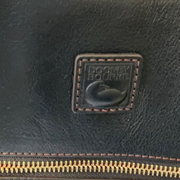 DOONEY AND BOURKE PURSE NWOT EXCELLENT CONDITION VERY CLEAN - Picture 2 of 8